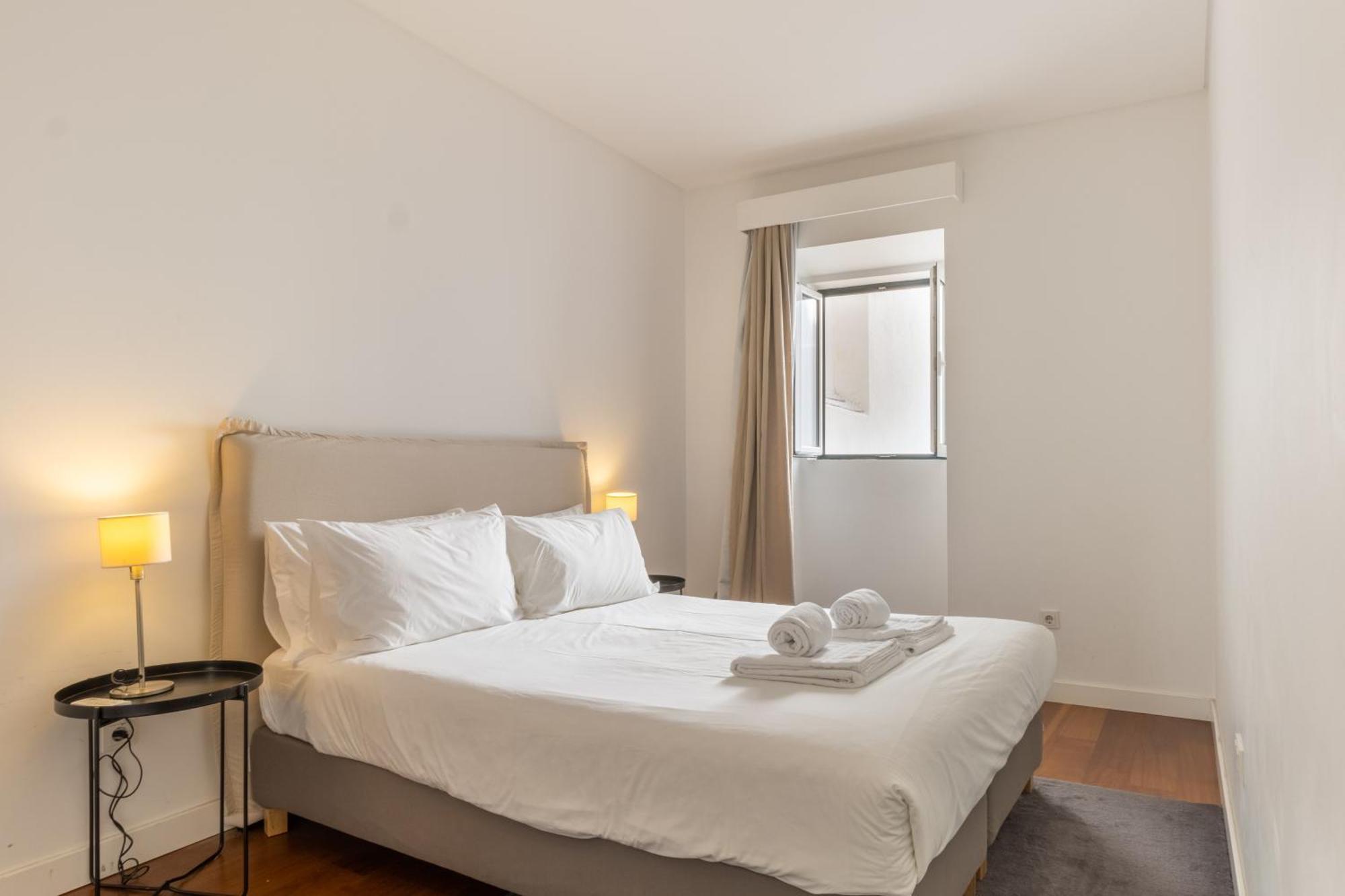 Апартаменти Modern 3Br, Terrace, Ac/Heating & Self Check-In Лісабон Екстер'єр фото