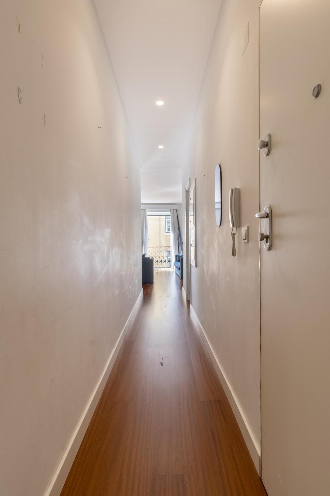Апартаменти Modern 3Br, Terrace, Ac/Heating & Self Check-In Лісабон Екстер'єр фото