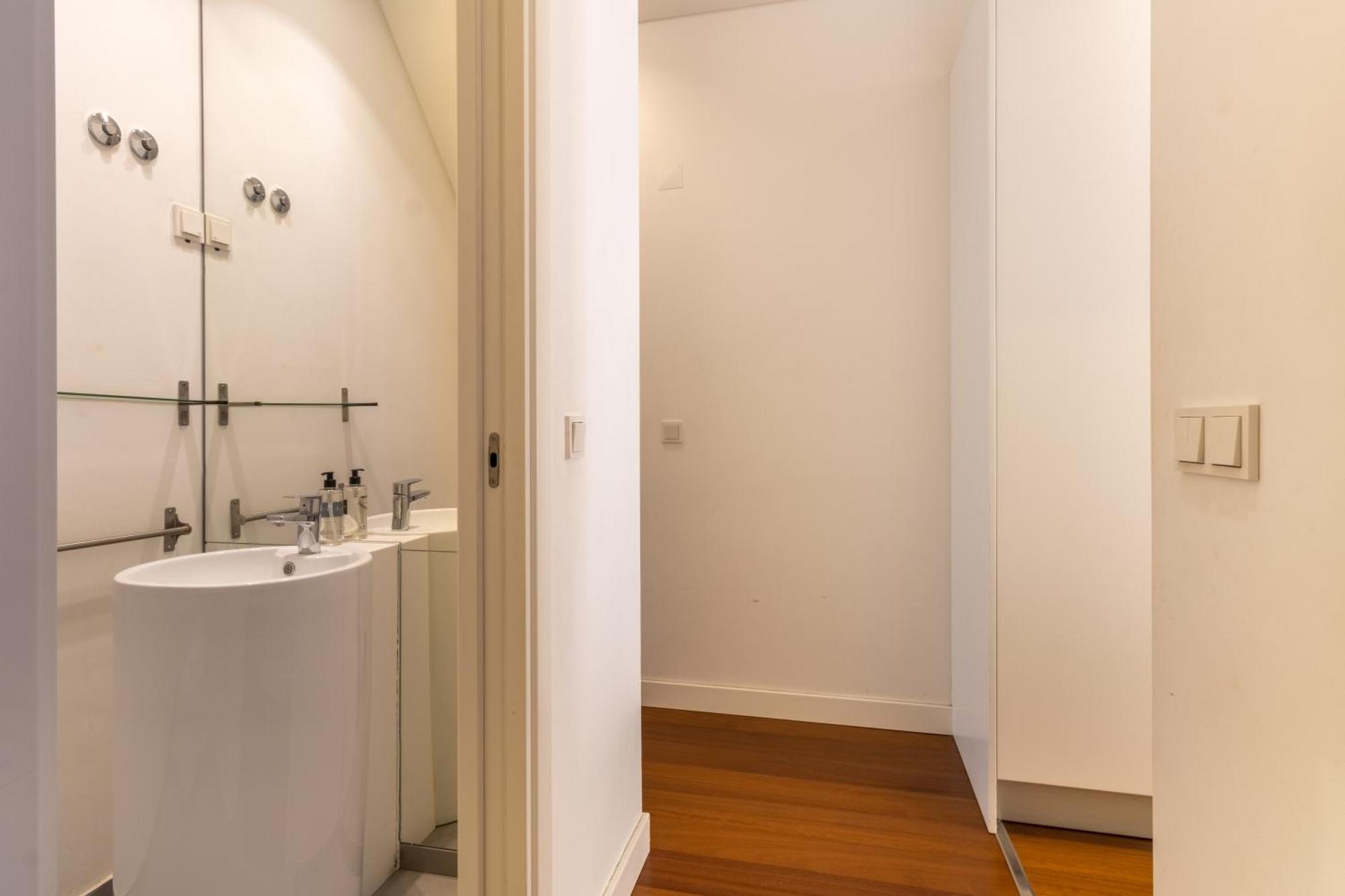 Апартаменти Modern 3Br, Terrace, Ac/Heating & Self Check-In Лісабон Екстер'єр фото