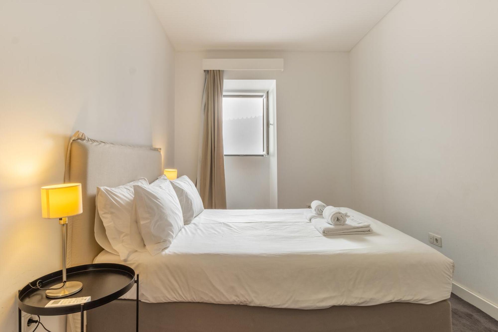 Апартаменти Modern 3Br, Terrace, Ac/Heating & Self Check-In Лісабон Екстер'єр фото