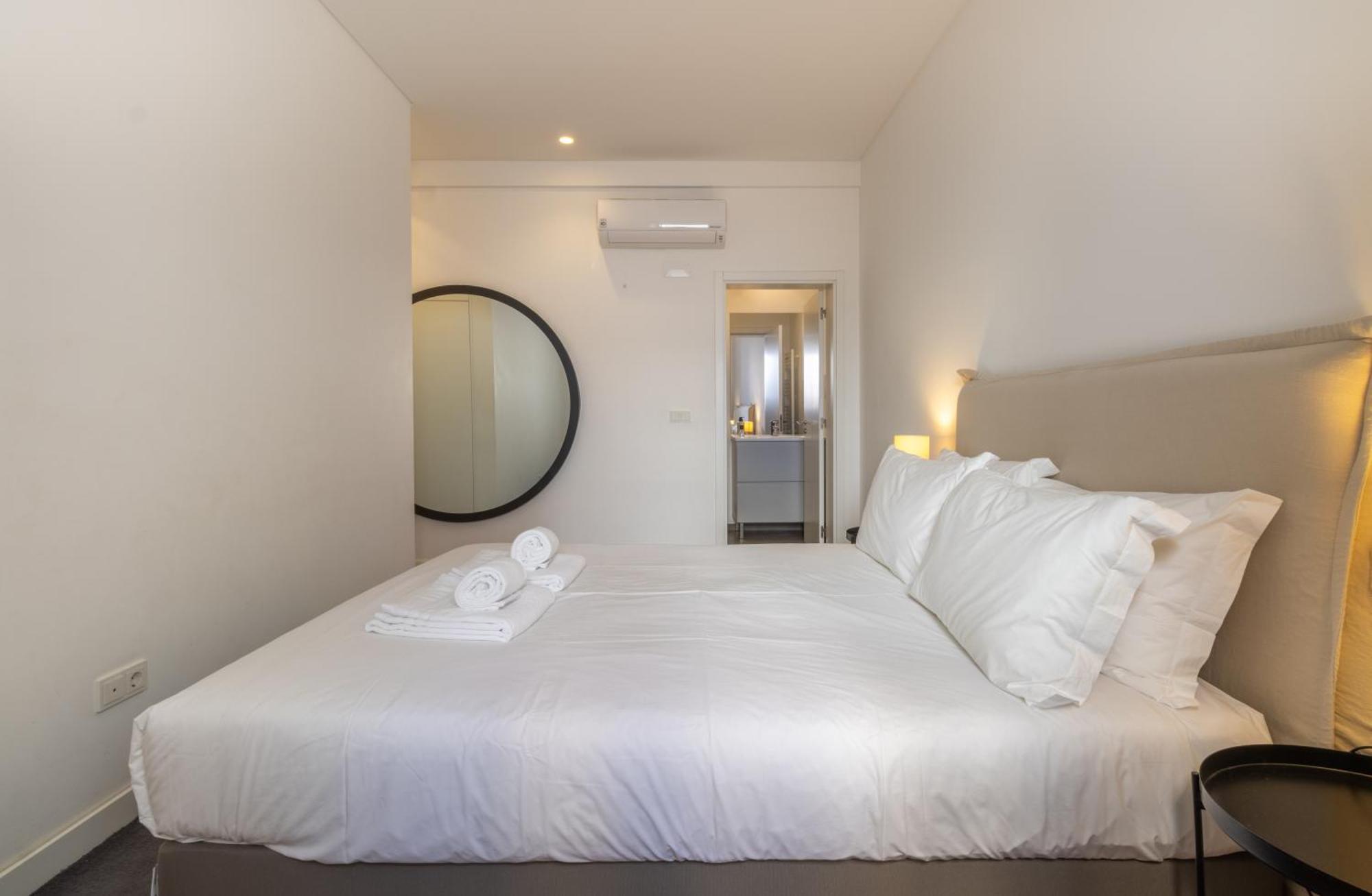 Апартаменти Modern 3Br, Terrace, Ac/Heating & Self Check-In Лісабон Екстер'єр фото