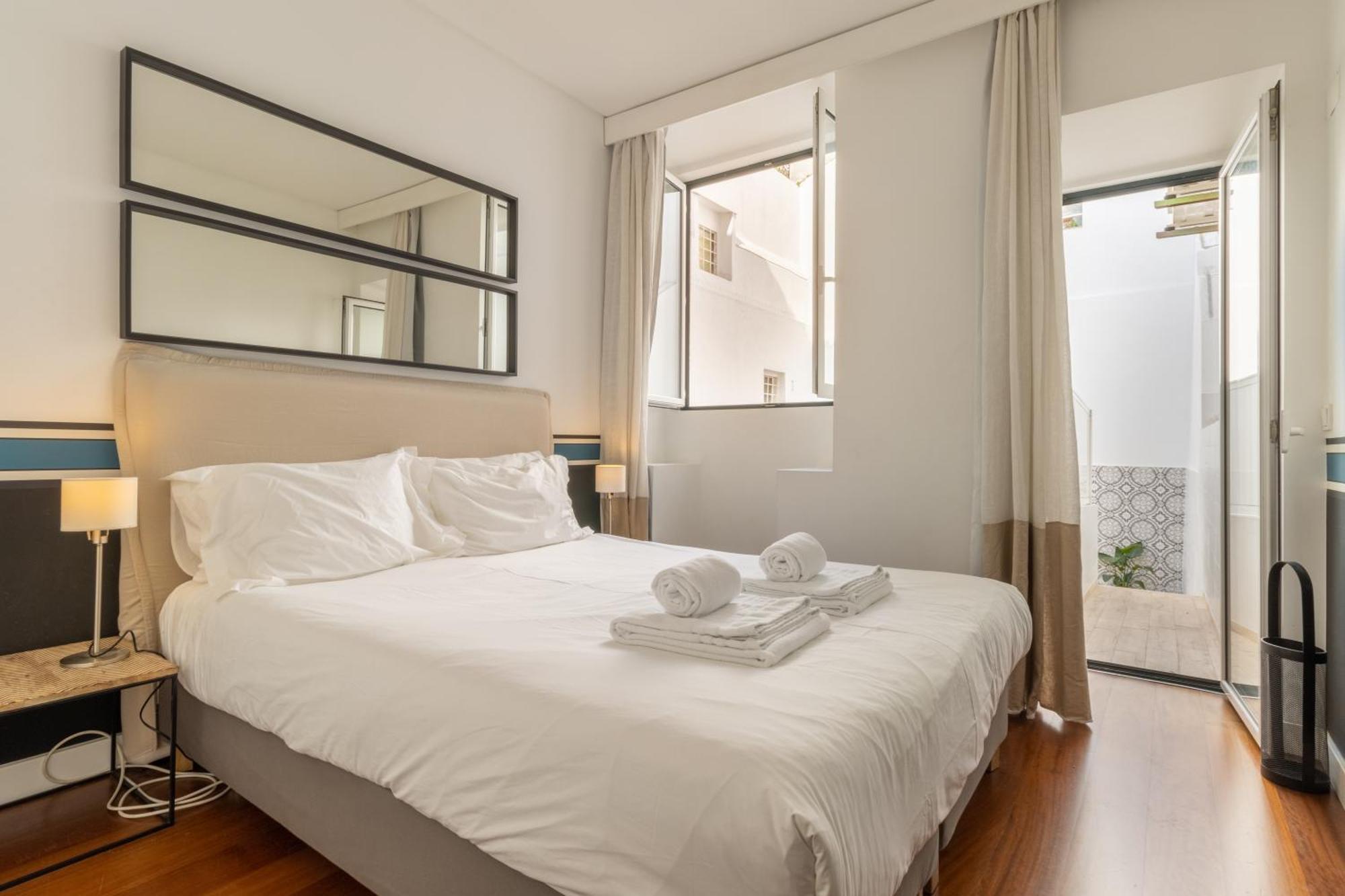 Апартаменти Modern 3Br, Terrace, Ac/Heating & Self Check-In Лісабон Екстер'єр фото